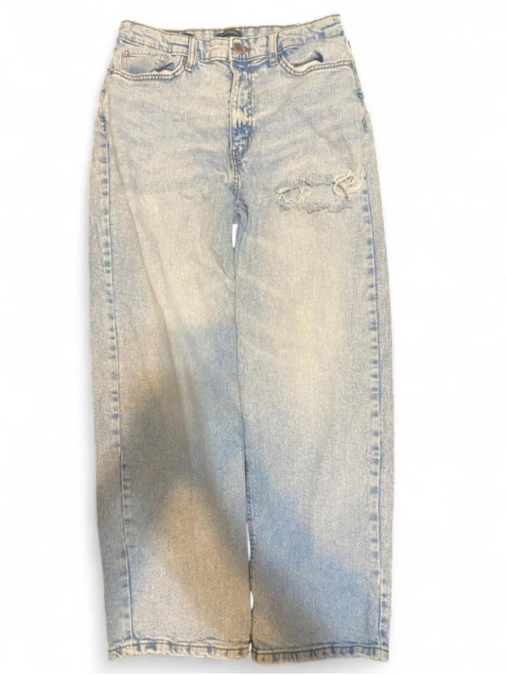 Light Wash Distressed Woman’s jeans